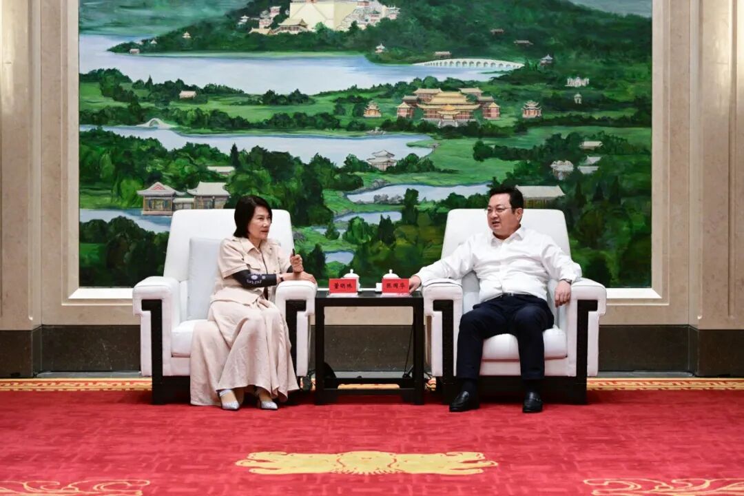 张国华与董明珠座谈